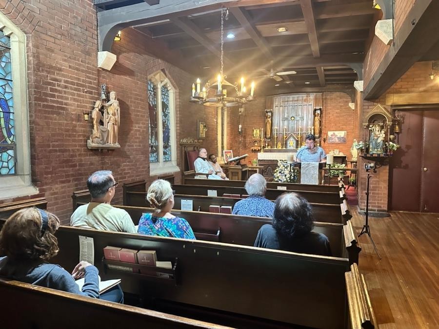 Bilingual Mass in Walsingham Chapel